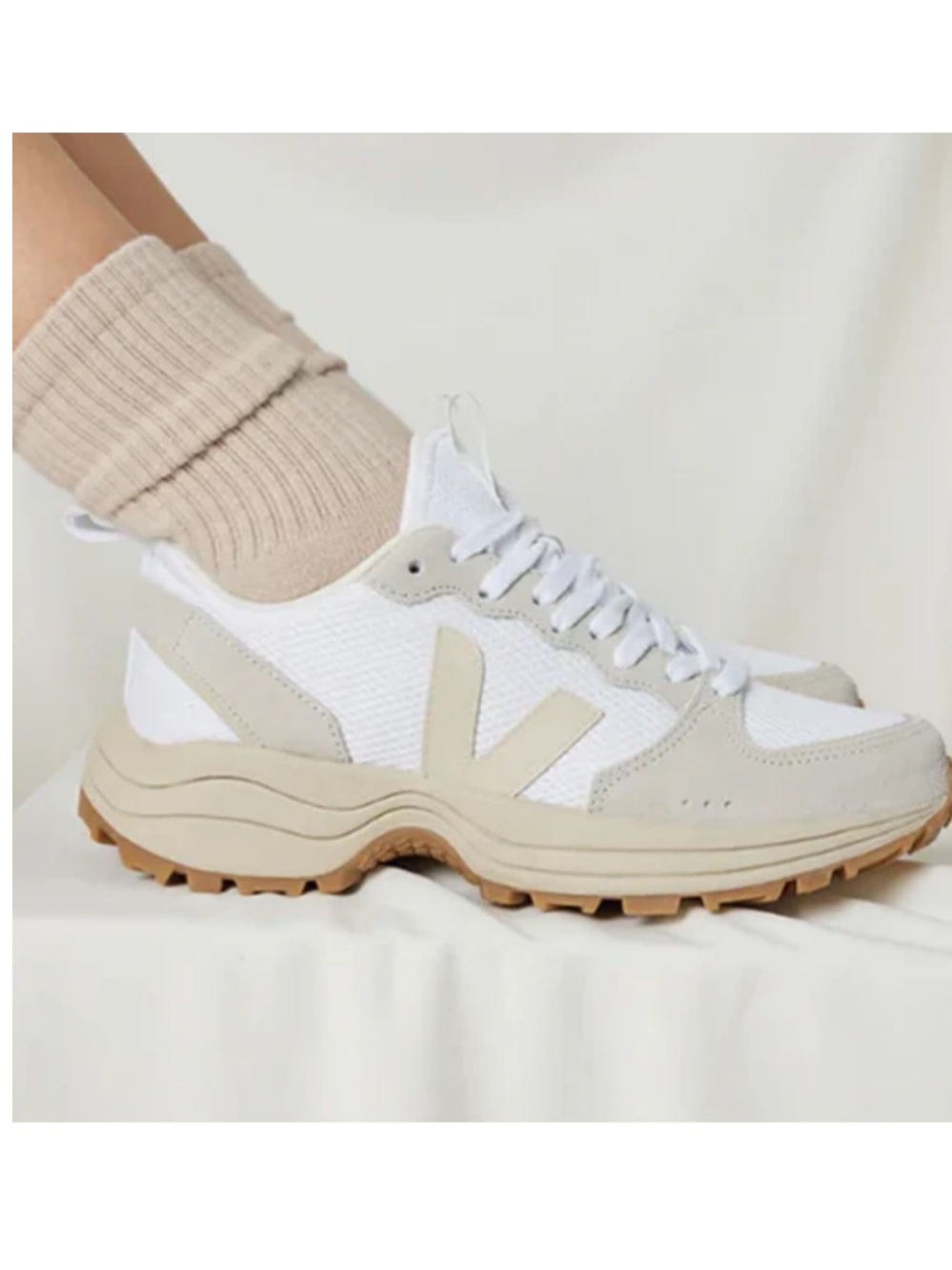 VEJA Venturi || Hexamesh Sneaker 
Women size 6 new 
$190 Color: Gravel/ White